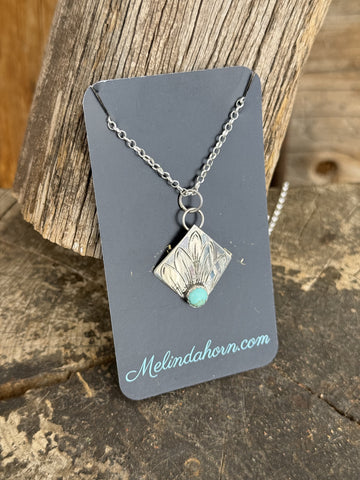 Mountain petal necklace