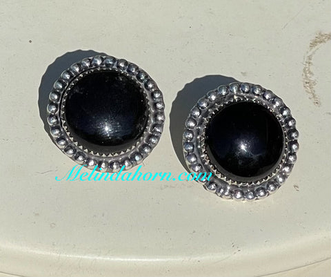 Round onyx studs